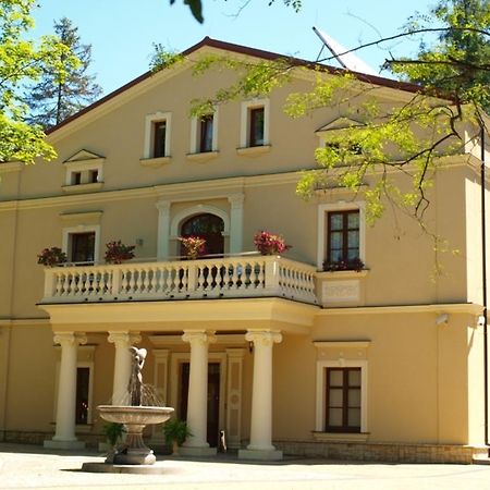 Dwor Debowiec I Екстериор снимка